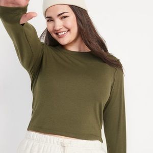 BNWOT Old Navy Ribbed Ultralite Long Sleeve Crop, Medium